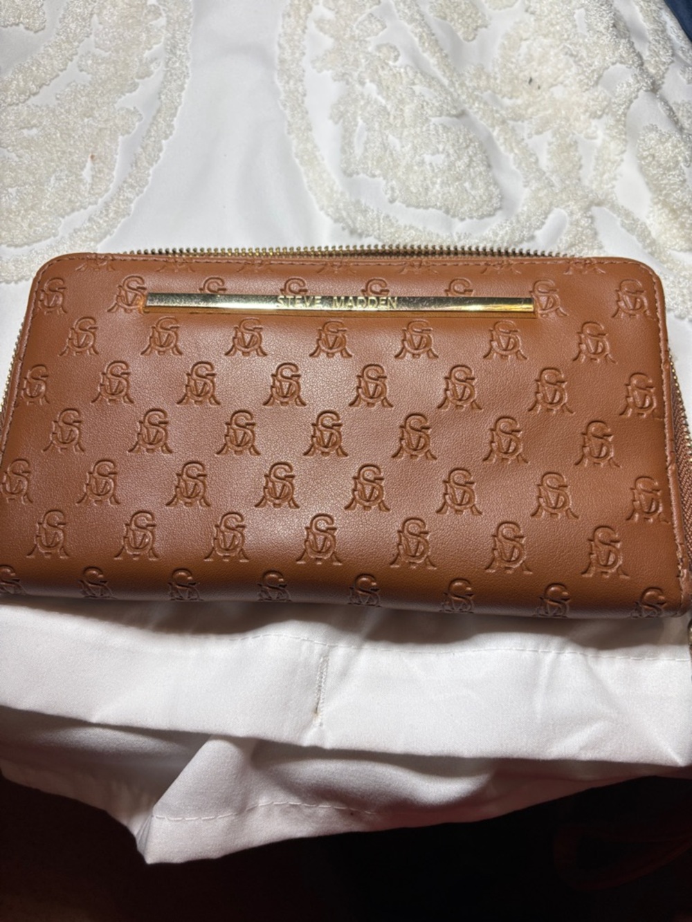 Steve Madden Cognac Logo-Embossed Zip Wallet